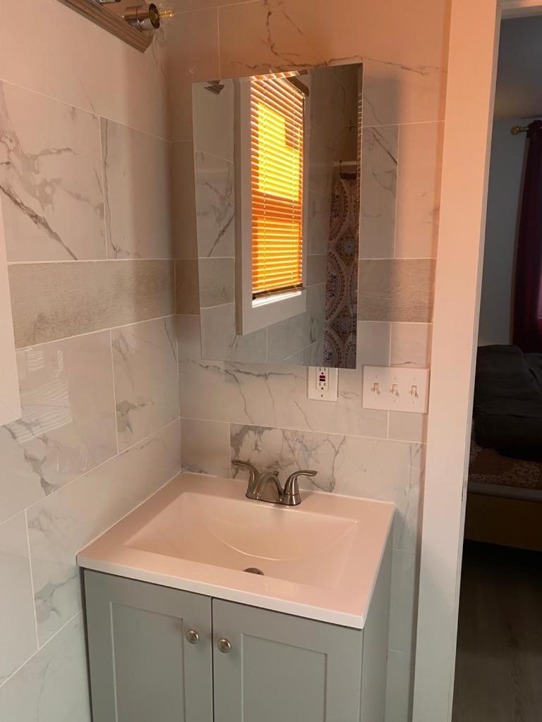 Stylish Room 8Mins To Newark Airport Exterior photo